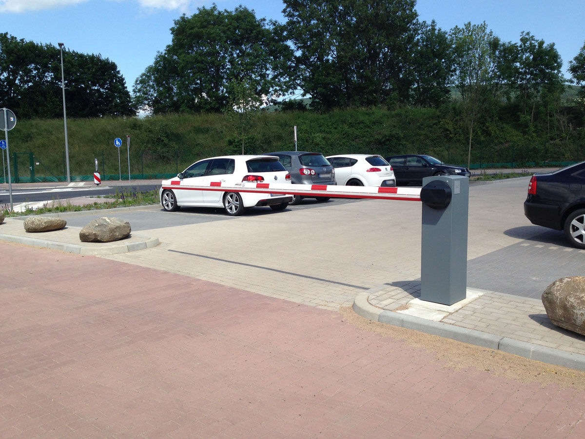 Rotweisse Parkplatzschranke